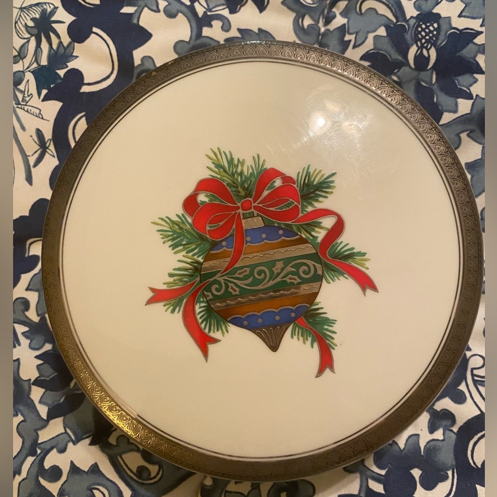 VTG MIKASA NWOT Christmas Holiday ornament lidded box GIFT TRINKET FINE CHINA
